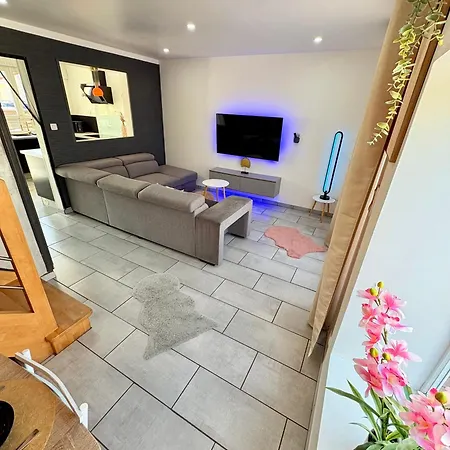 Maison 6pers,3 Chambres, Clim,terrasse, Jardin, Park بيت للعطل