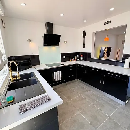 Maison 6pers,3 Chambres, Clim,terrasse, Jardin, Park بيت للعطل *